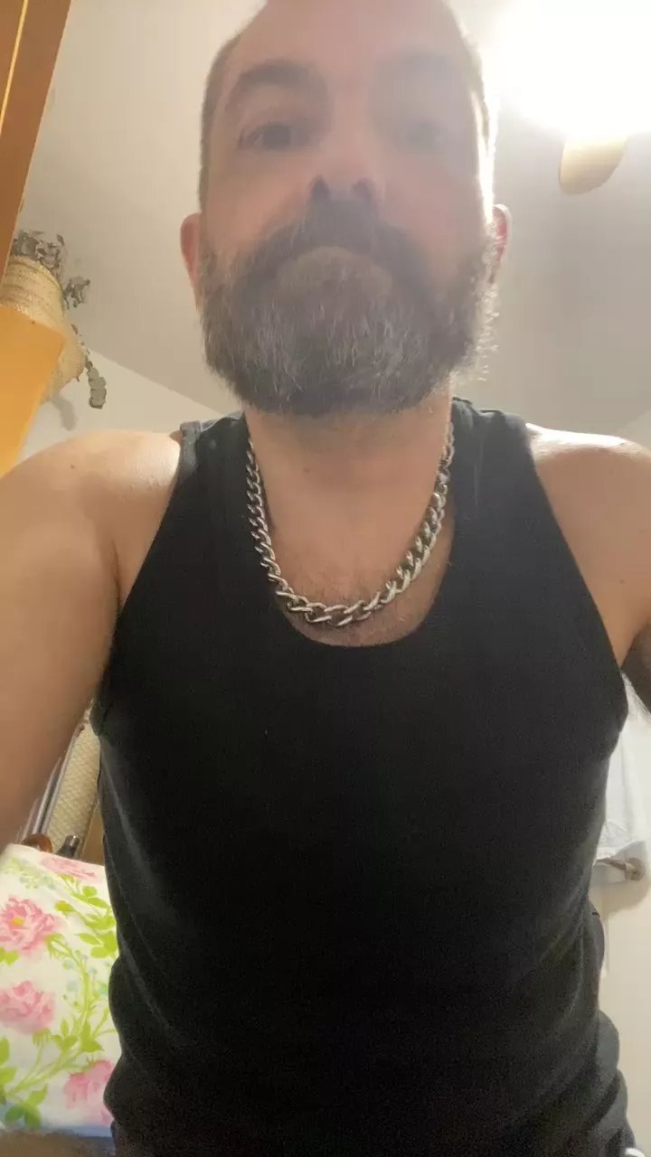 Offline daddybearmadri5 on Cam4