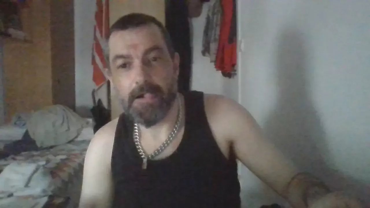 Offline daddybearmadri5 on Cam4