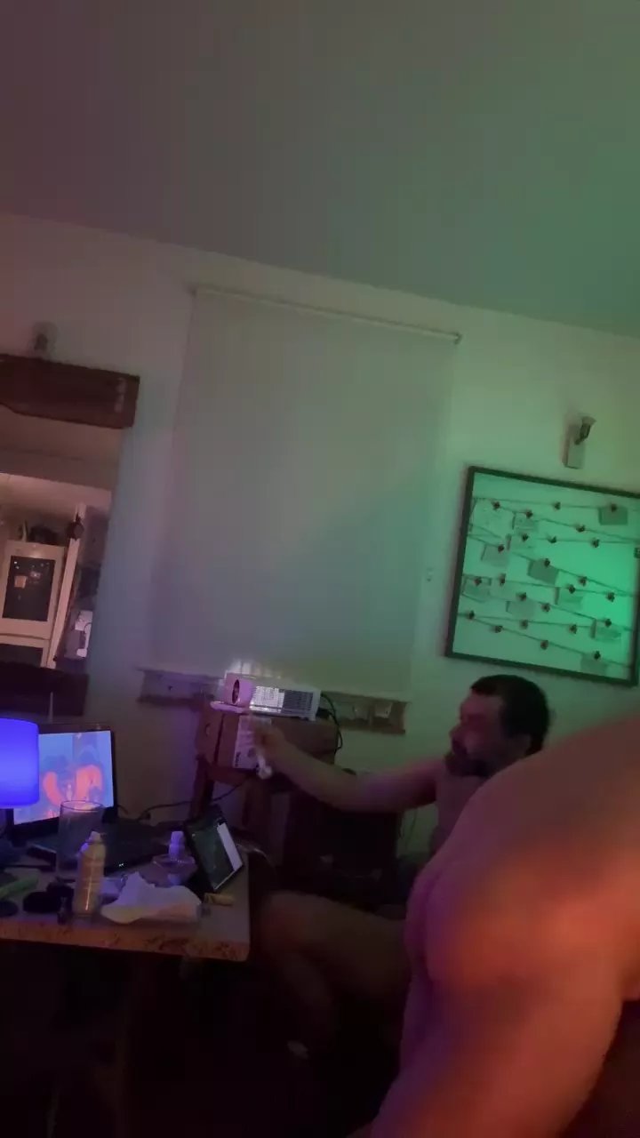 Offline daddybearmadri5 on Cam4