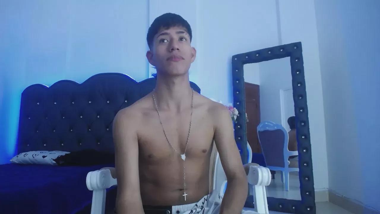 dareck_18 on Cam4 