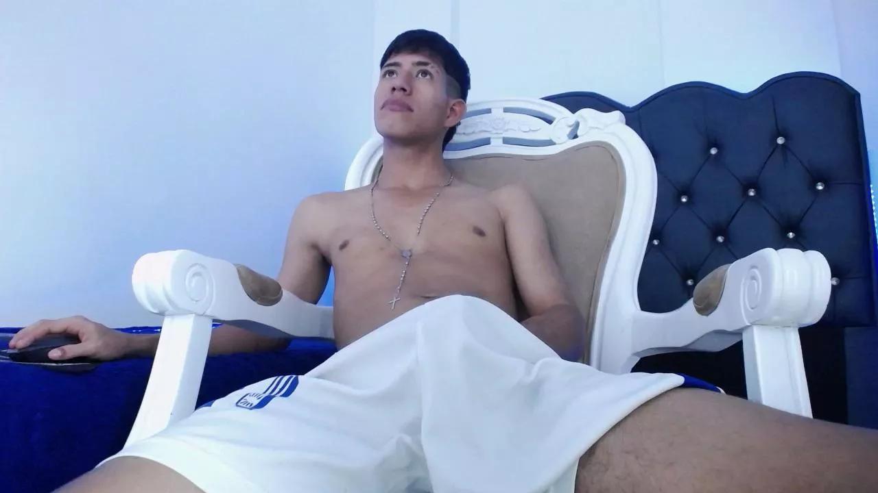 dareck_18 on Cam4 