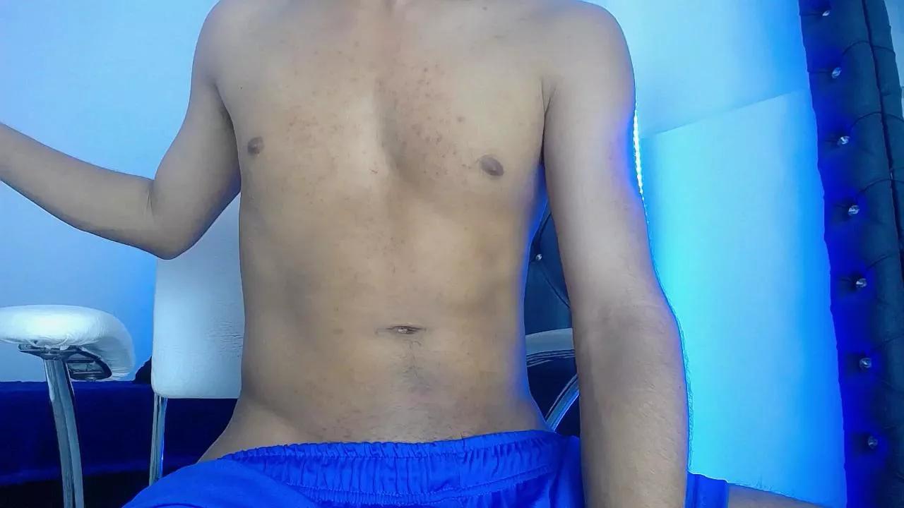 dareck_18 on Cam4 