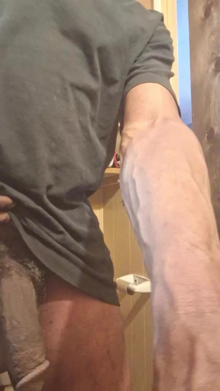 Deacon805 on Cam4 