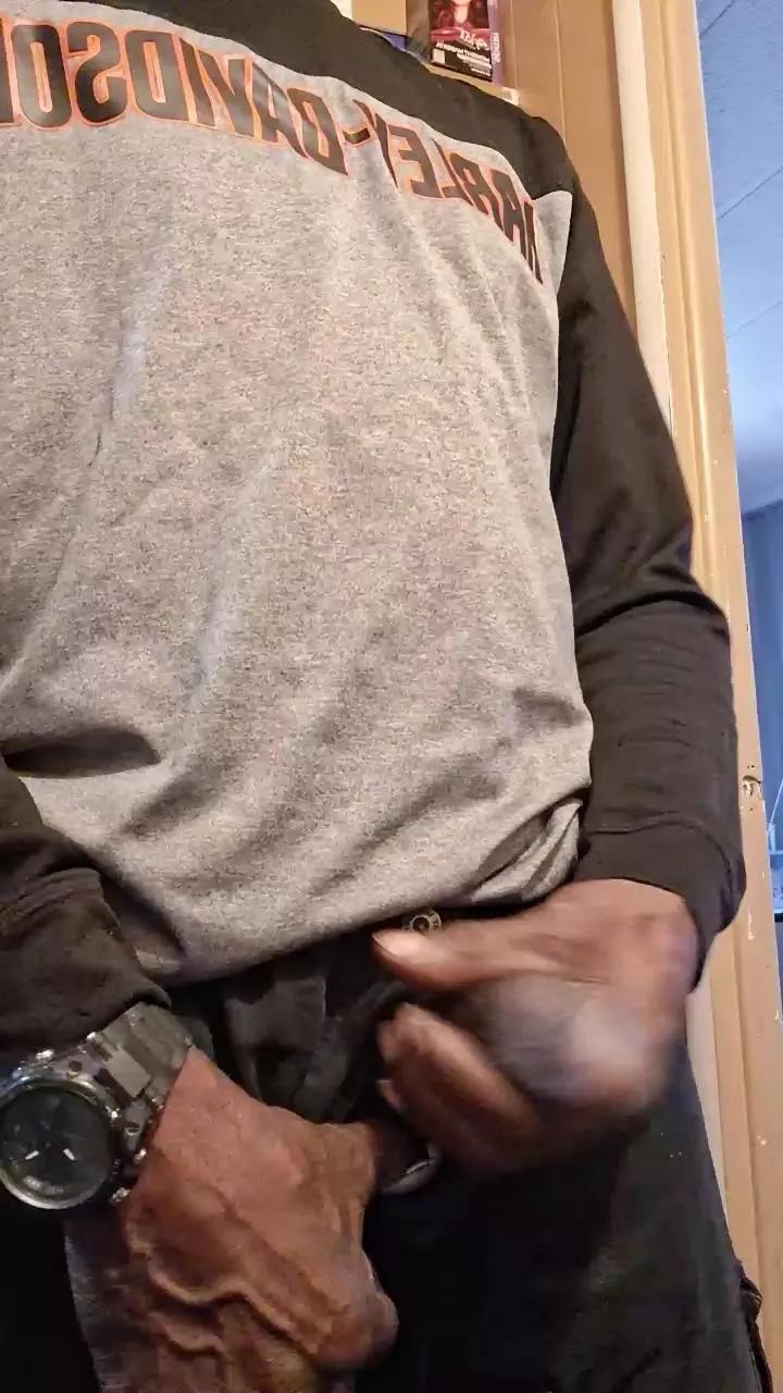 Deacon805 on Cam4 