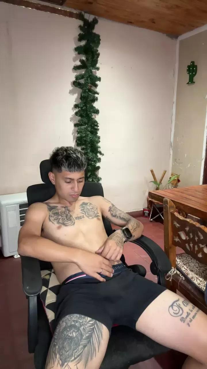 Demoniojoaquinn on Cam4 