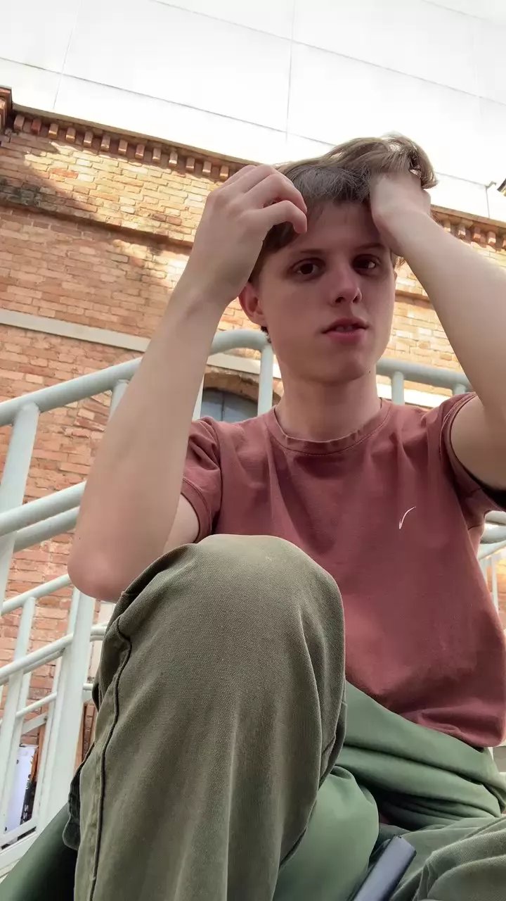 Offline DiegoLoirin on Cam4