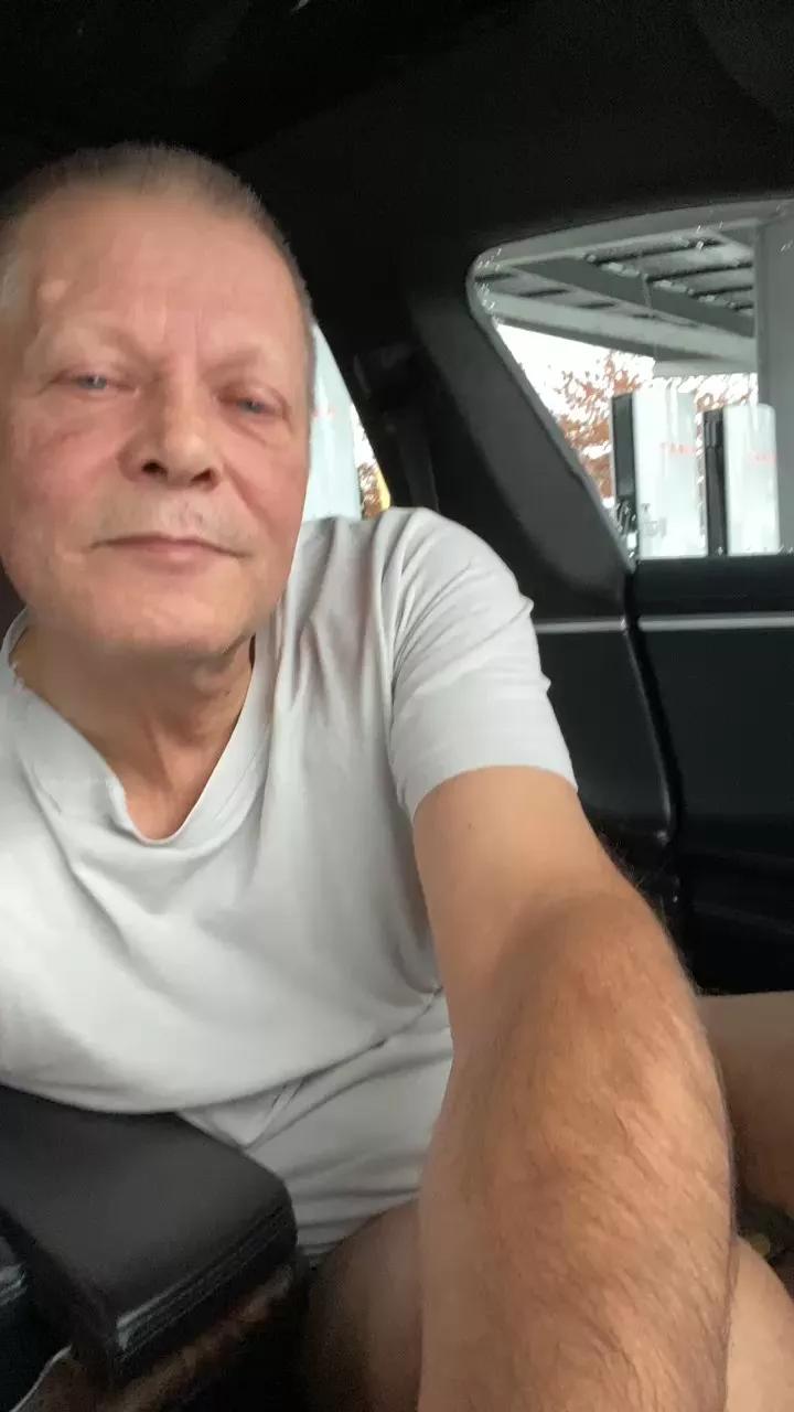 DildoMike0 on Cam4 
