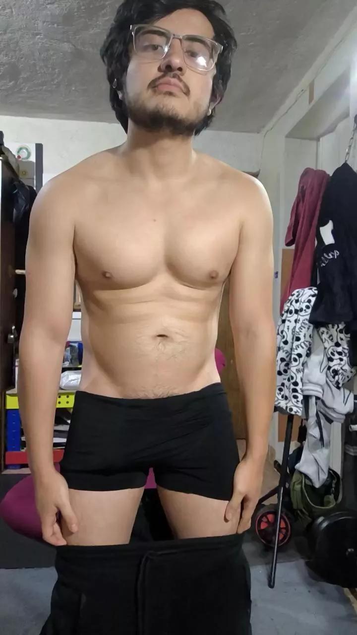 DwyneCooper on Cam4 
