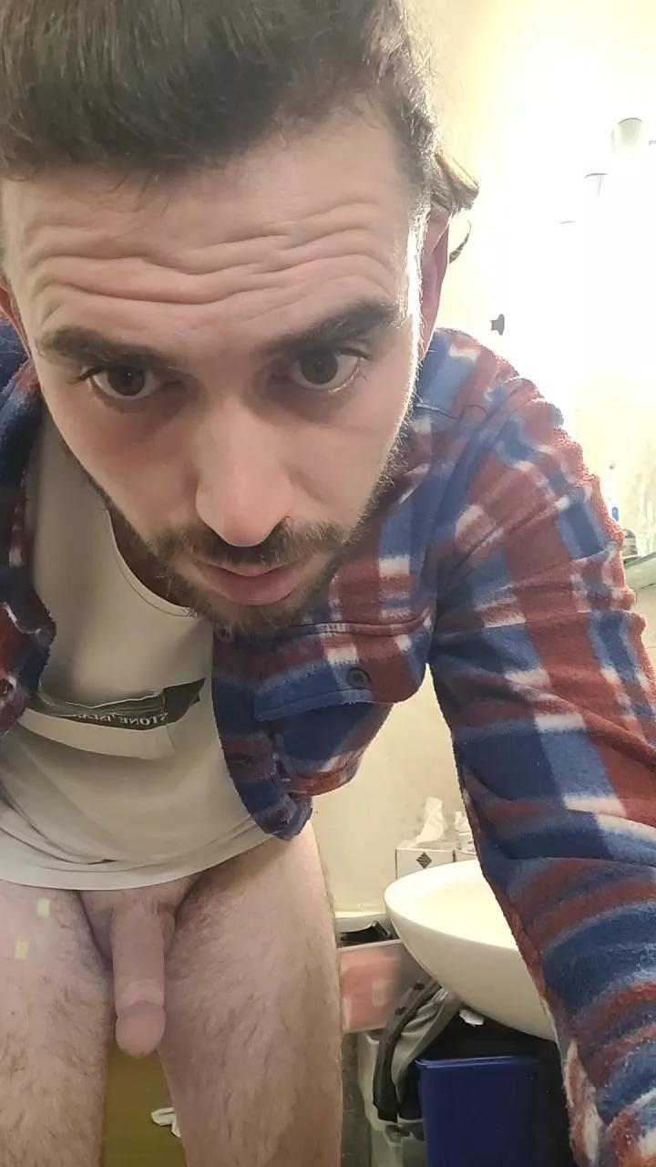 Ervin2900 on Cam4 