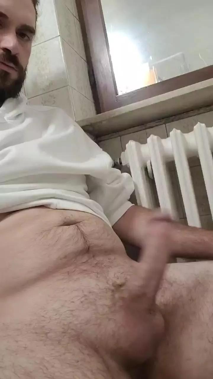 Ervin2900 on Cam4 