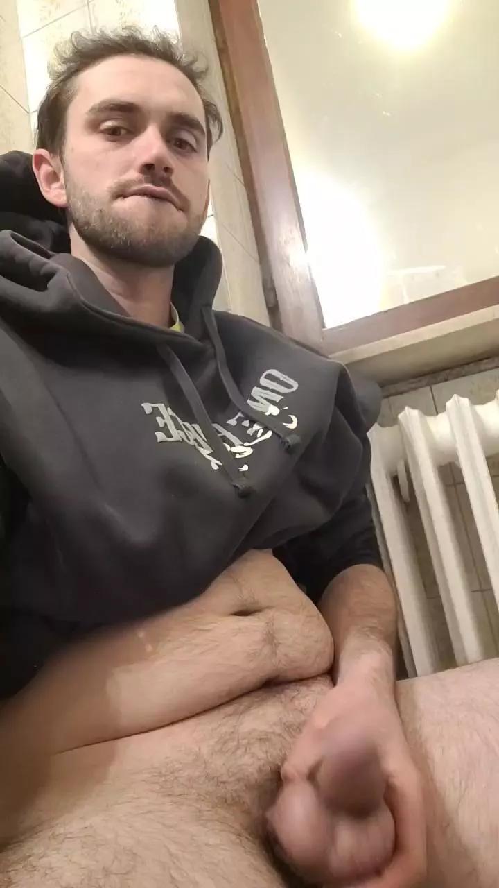 Ervin2900 on Cam4 