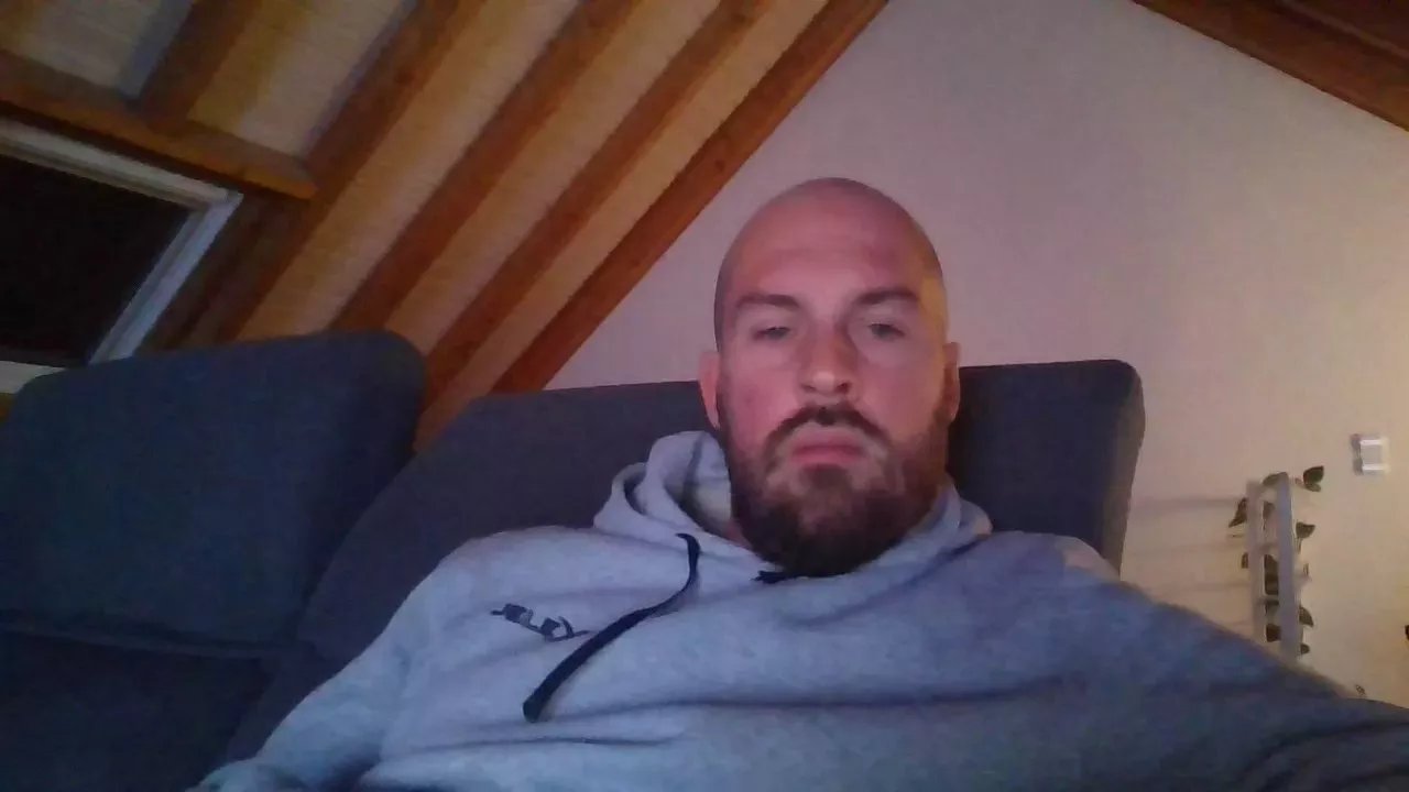 Offline eshot2punkt0 on Cam4