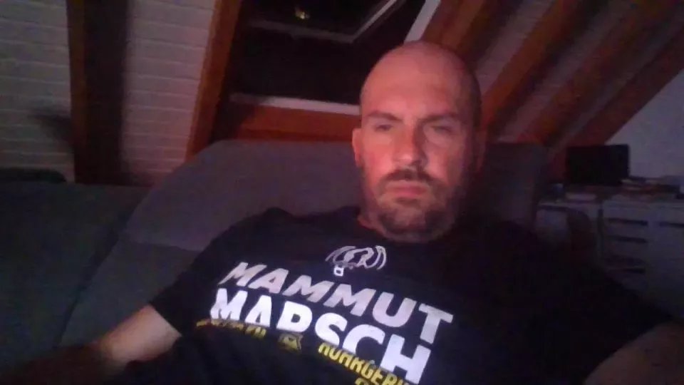 Offline eshot2punkt0 on Cam4