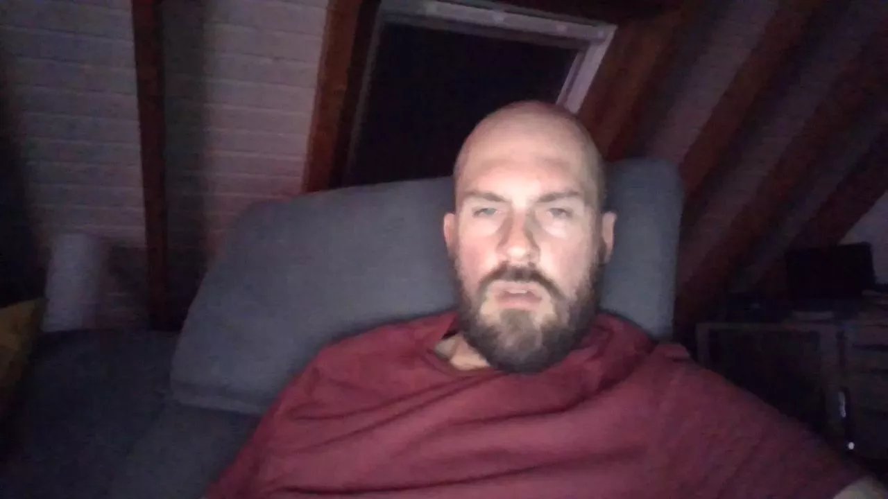 Offline eshot2punkt0 on Cam4