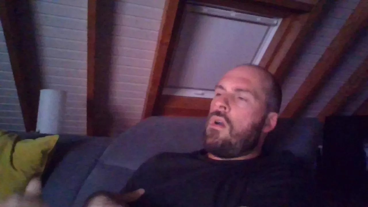 Offline eshot2punkt0 on Cam4