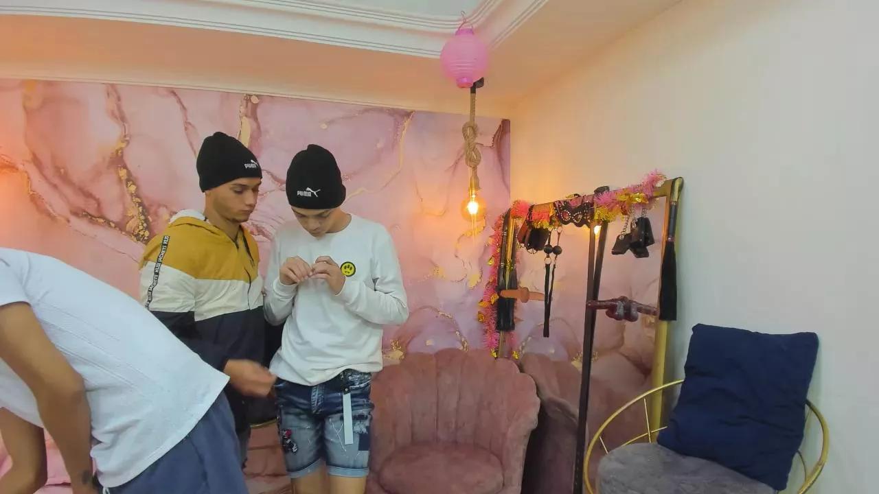 Friends_Lust on Cam4 