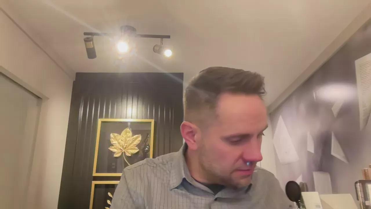 Geoffrey78111 on Cam4 