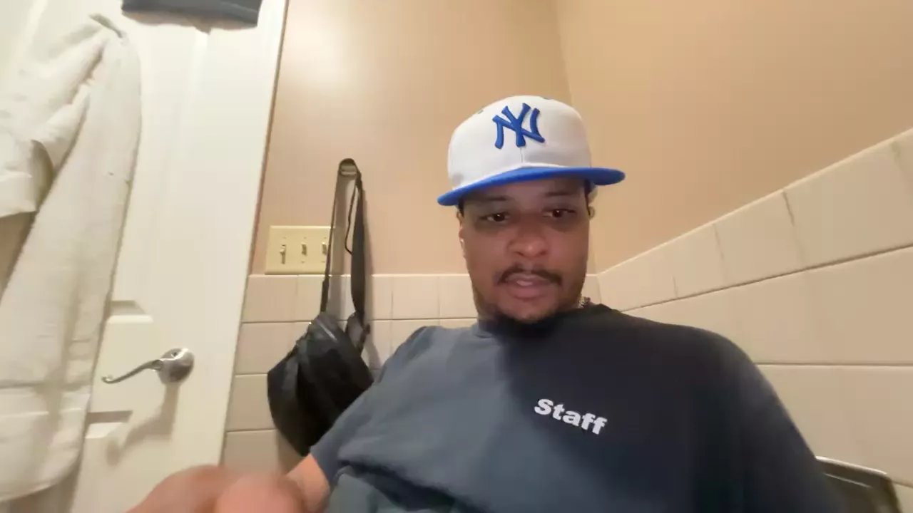 GggeddNGuutteDD on Cam4 