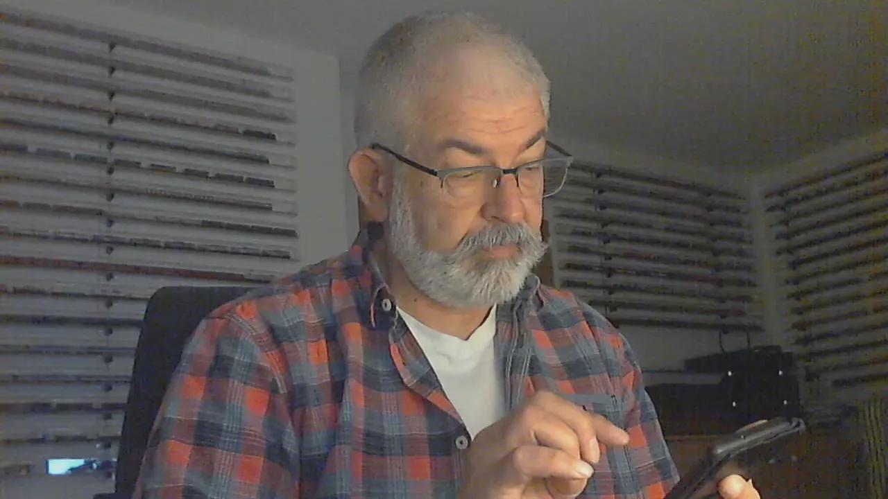 goatee_LA on Cam4 