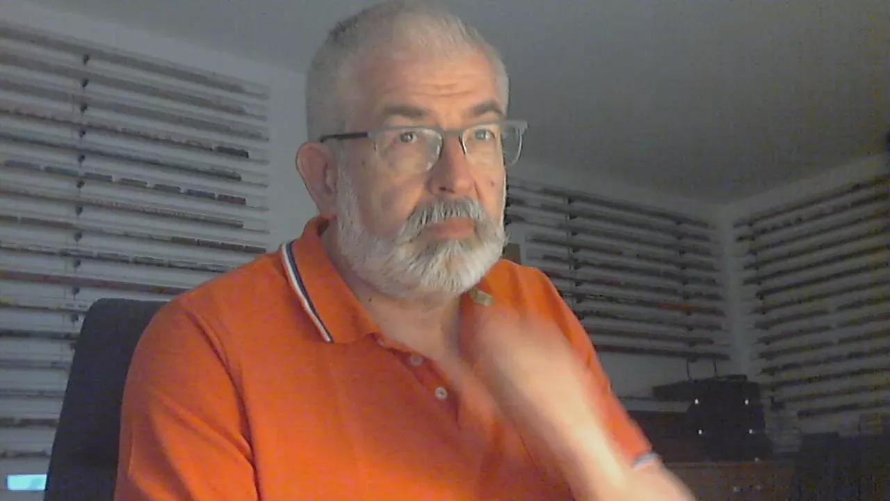 goatee_LA on Cam4 