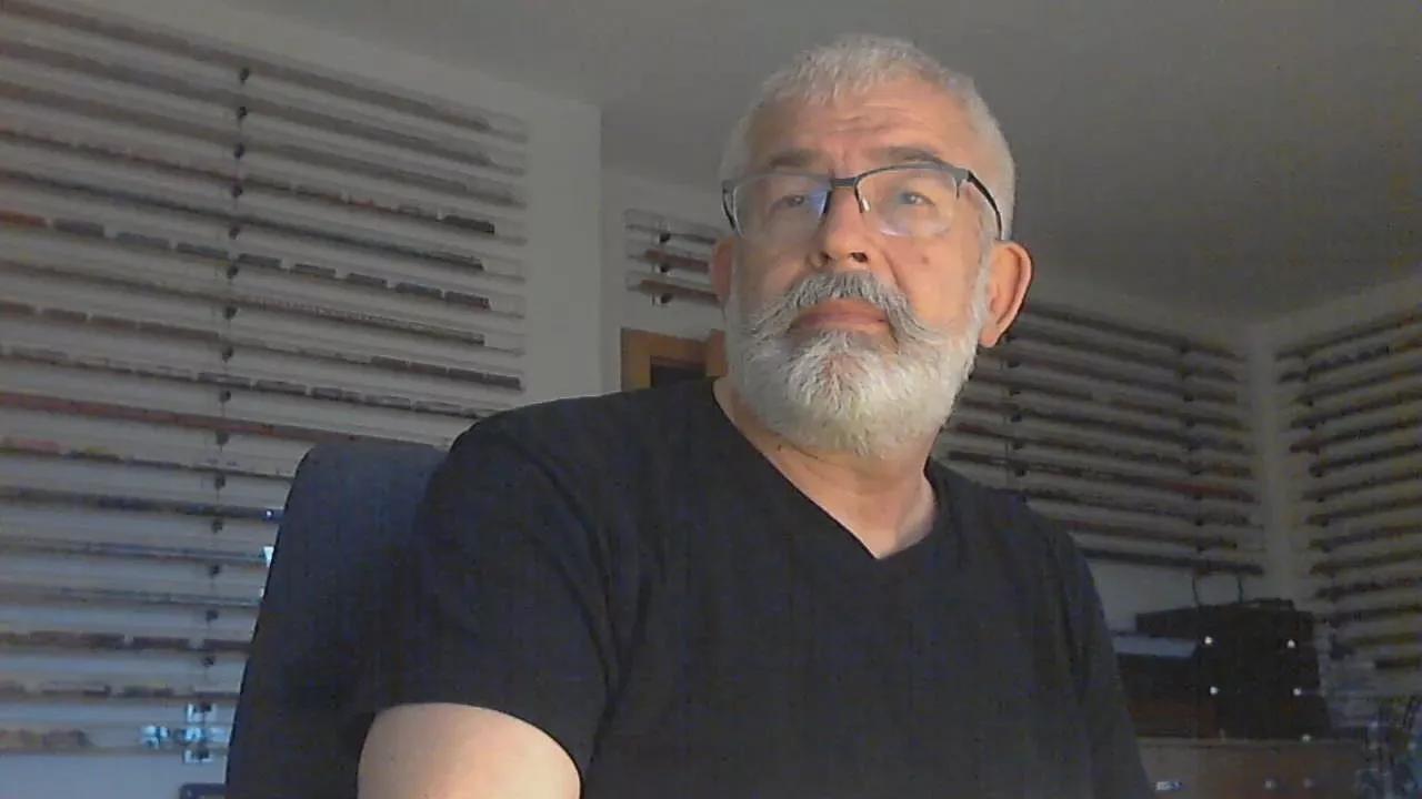 goatee_LA on Cam4 