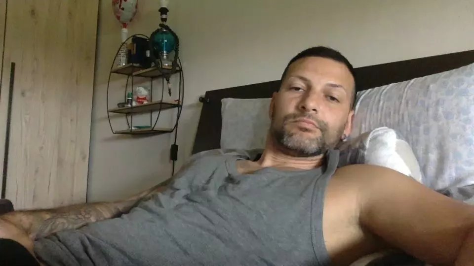 Offline goroasroma on Cam4