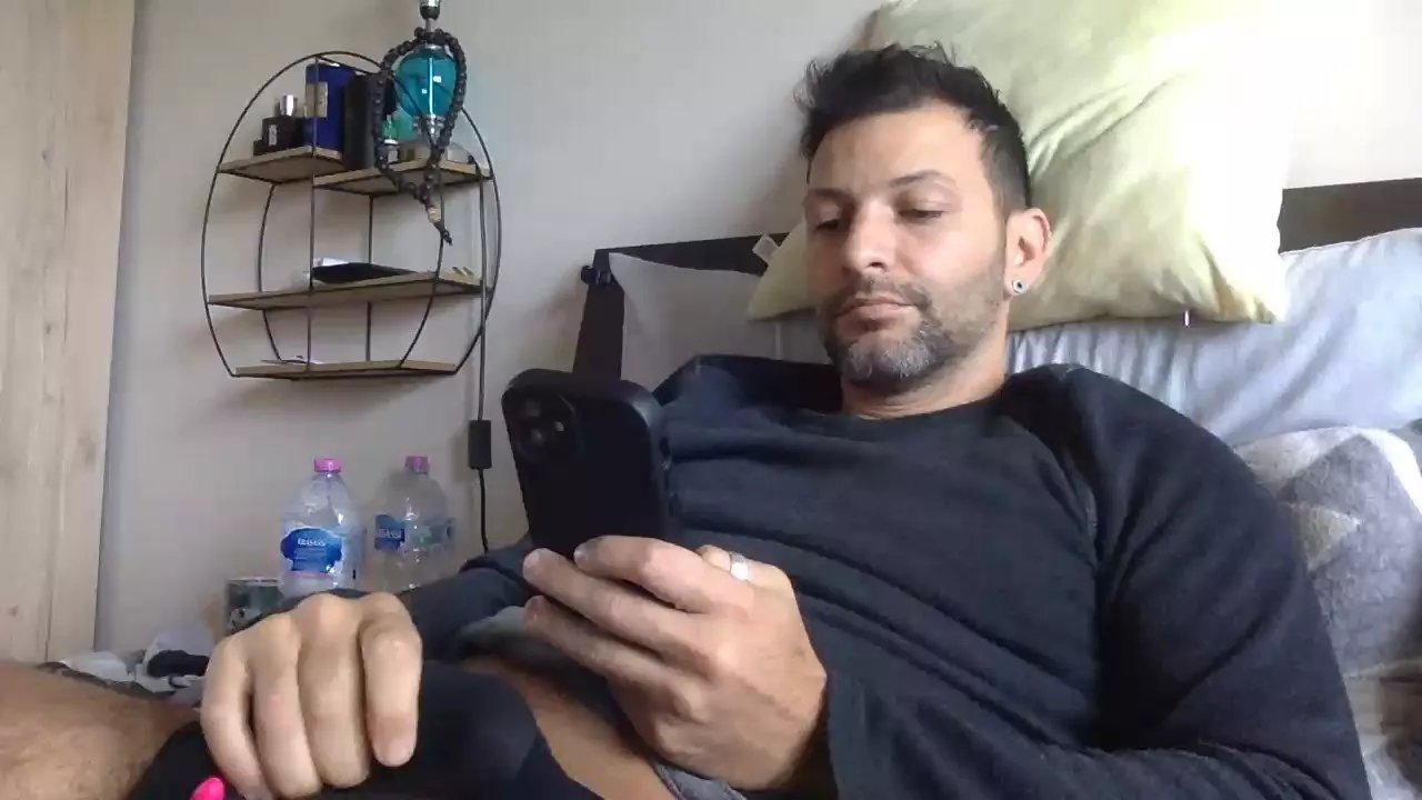 Offline goroasroma on Cam4