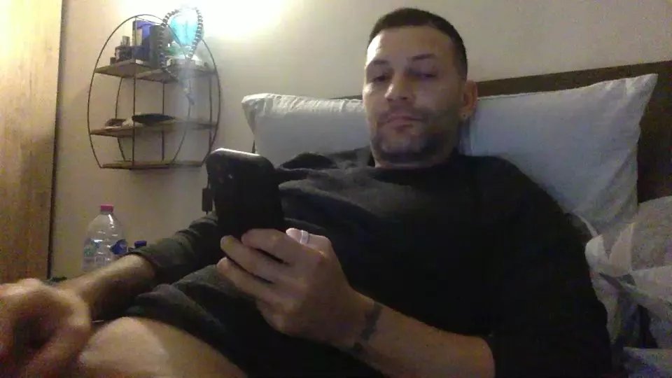 Offline goroasroma on Cam4