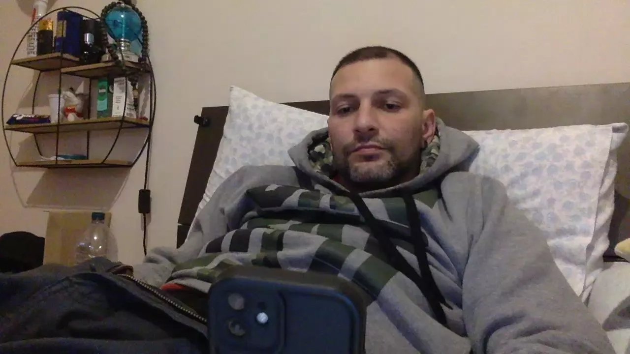 Offline goroasroma on Cam4