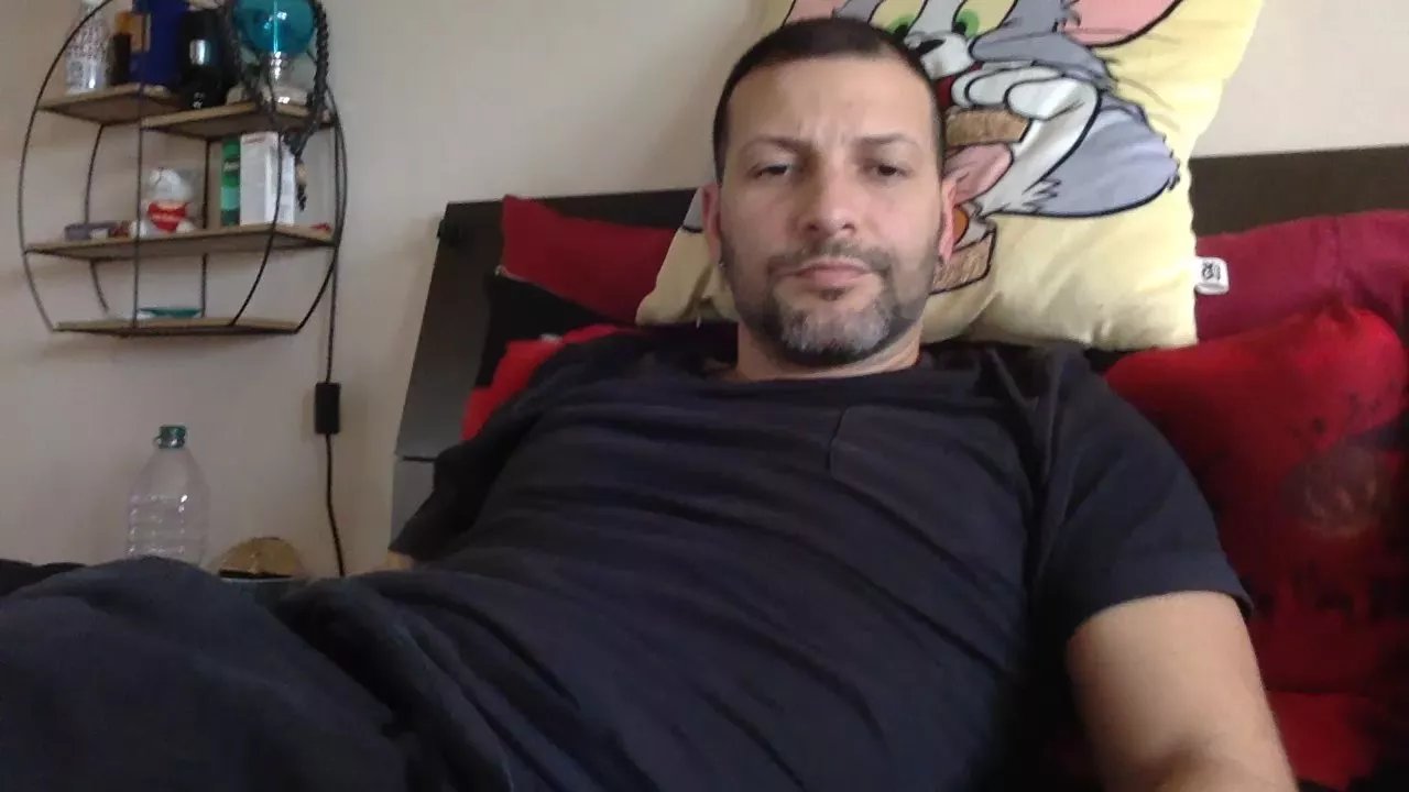 Offline goroasroma on Cam4