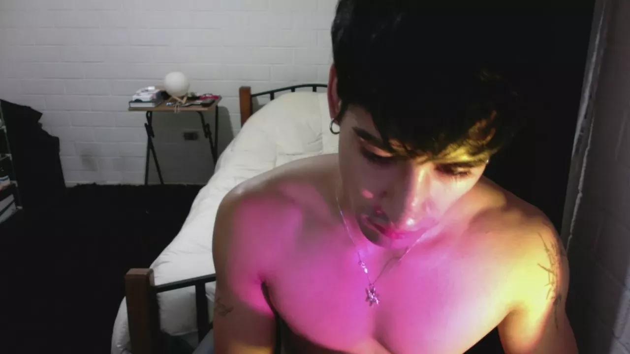 heavenly_boy on Cam4 