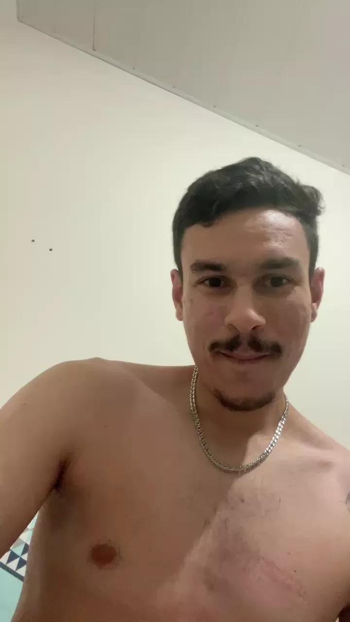 Henriquezaumm on Cam4 