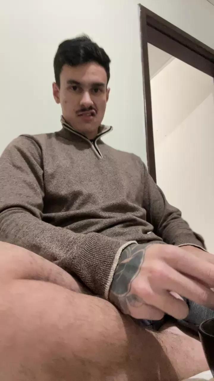 Henriquezaumm on Cam4 