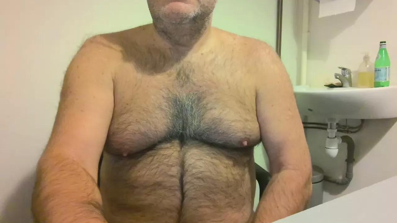 hotbearhot on Cam4 