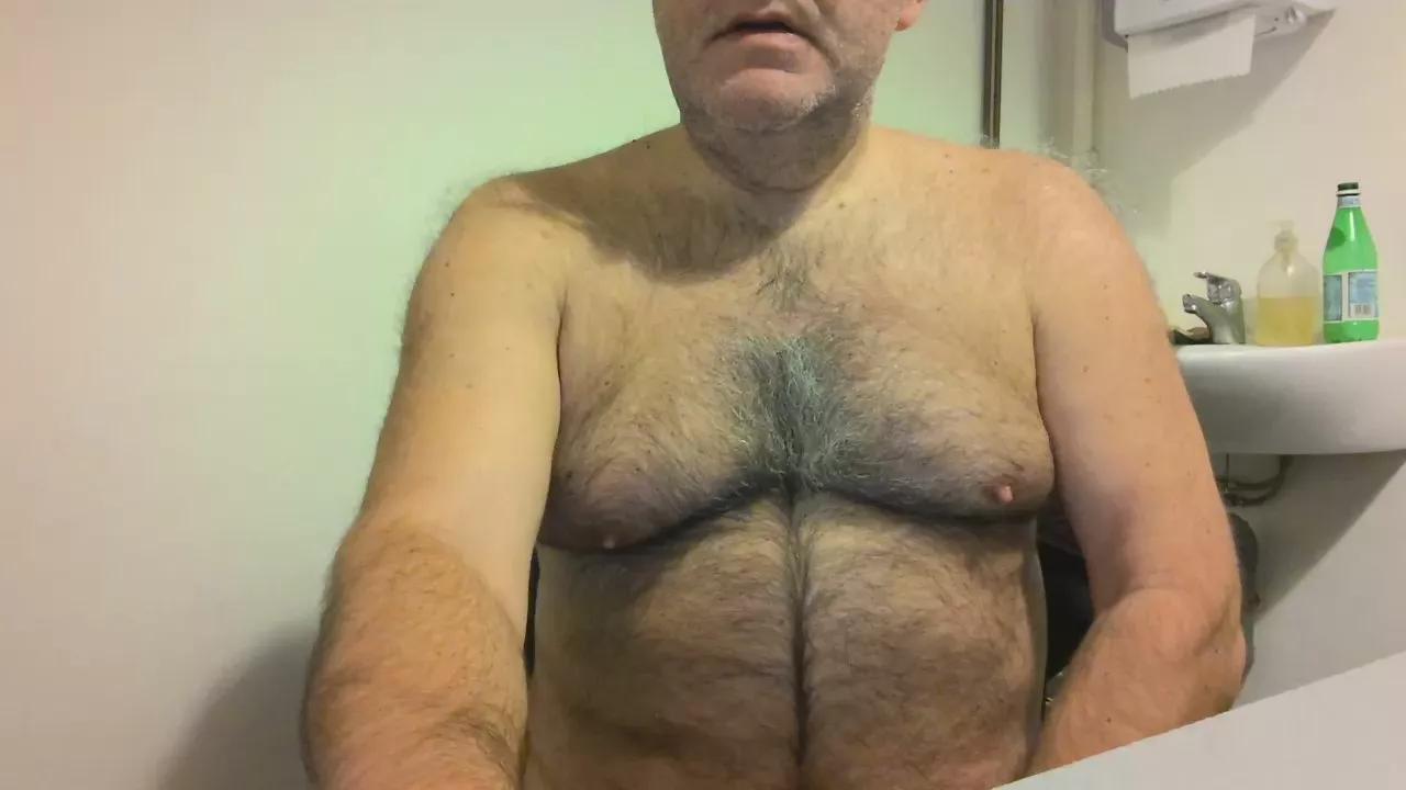 hotbearhot on Cam4 