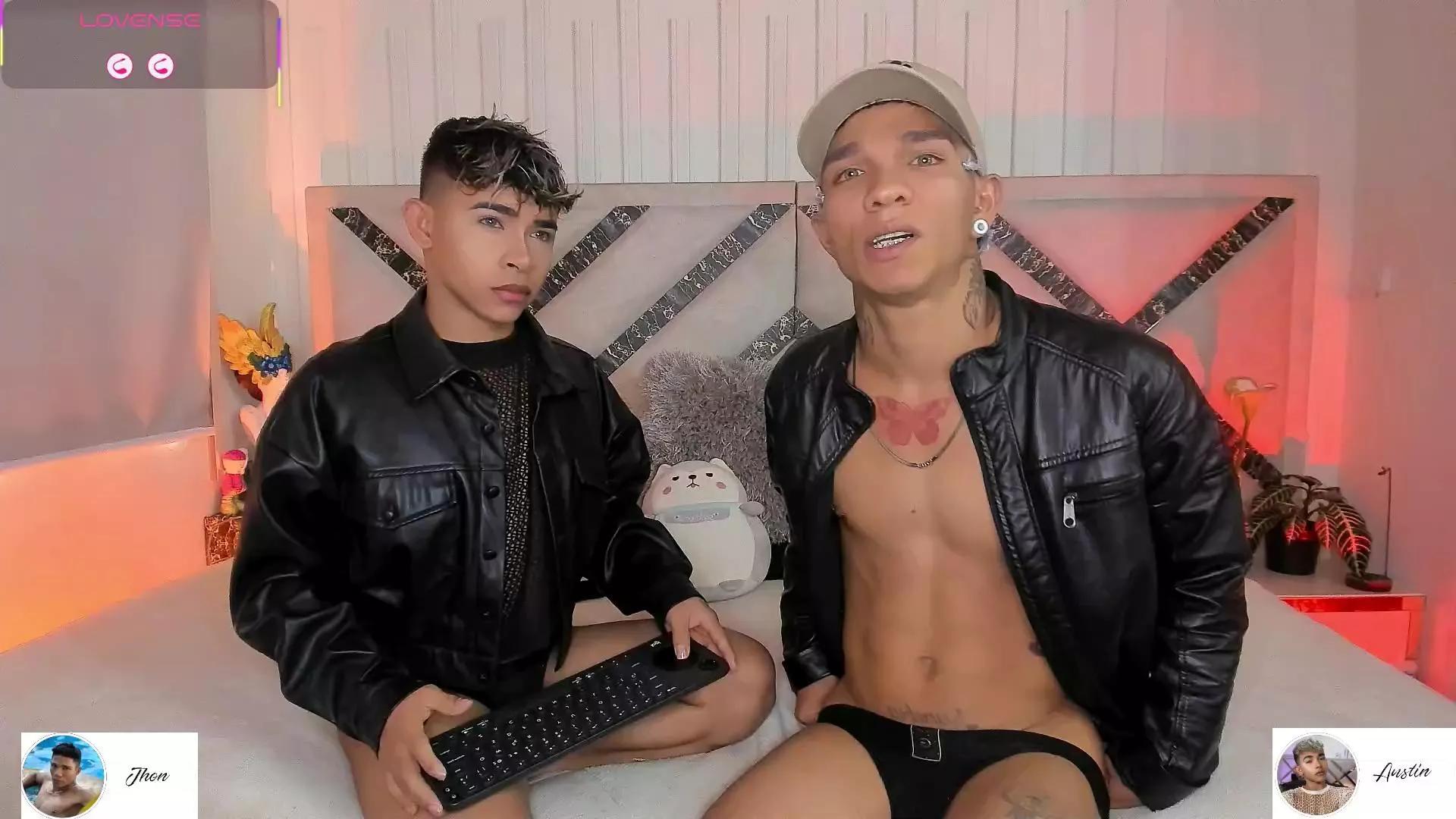 HOTGUYS01 on Cam4 