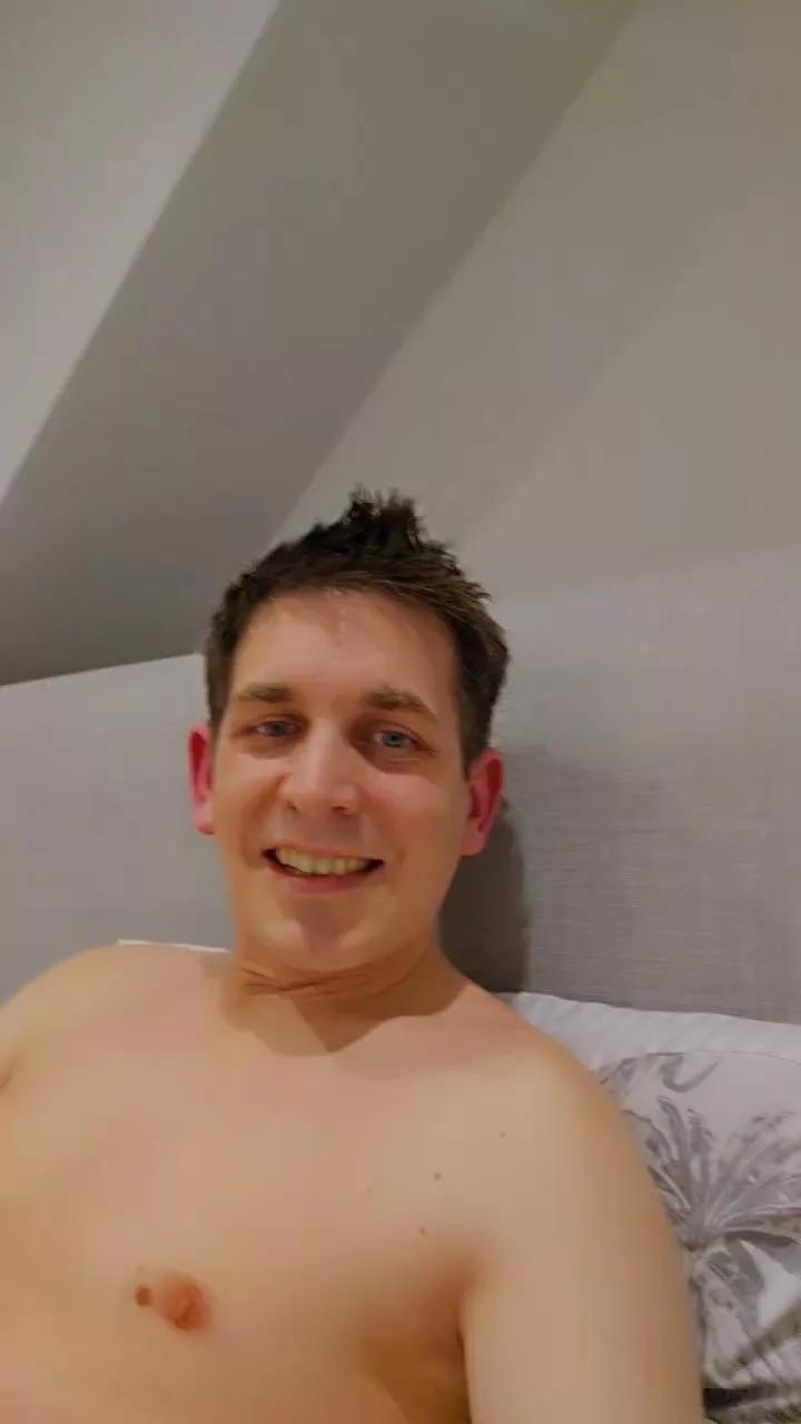 hotstr8boi on Cam4 