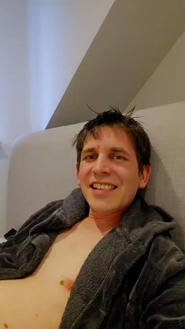 hotstr8boi on Cam4 