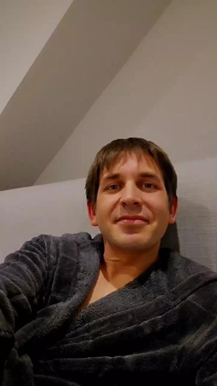 hotstr8boi on Cam4 