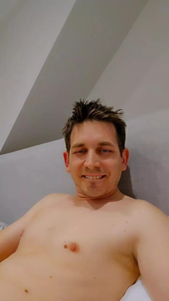 hotstr8boi on Cam4 