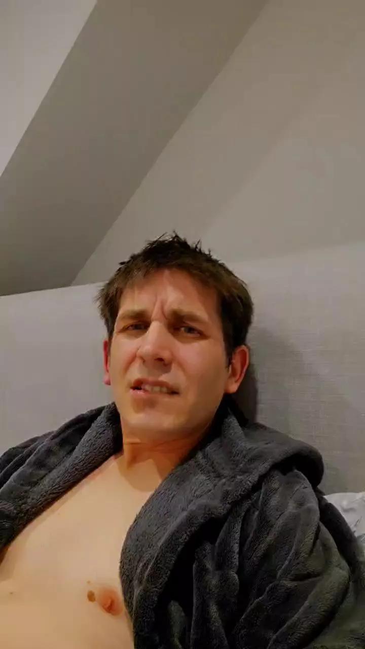 hotstr8boi on Cam4 