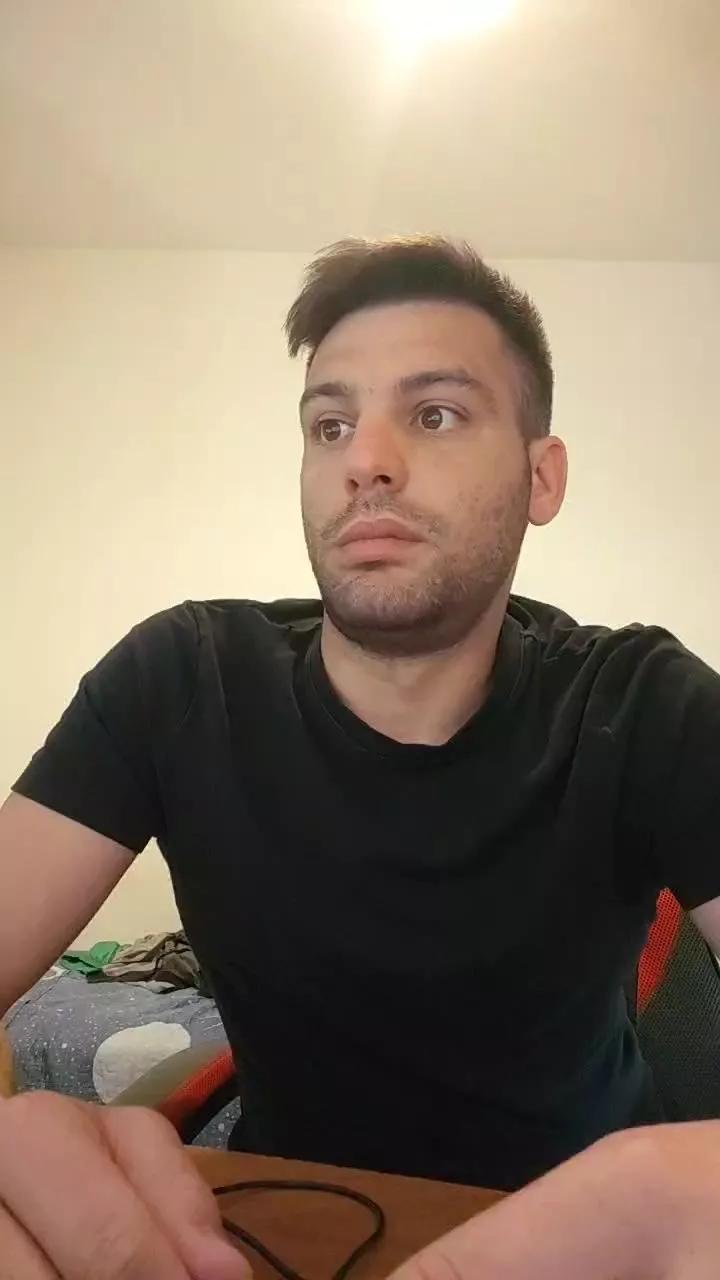 italian_bull1 on Cam4 