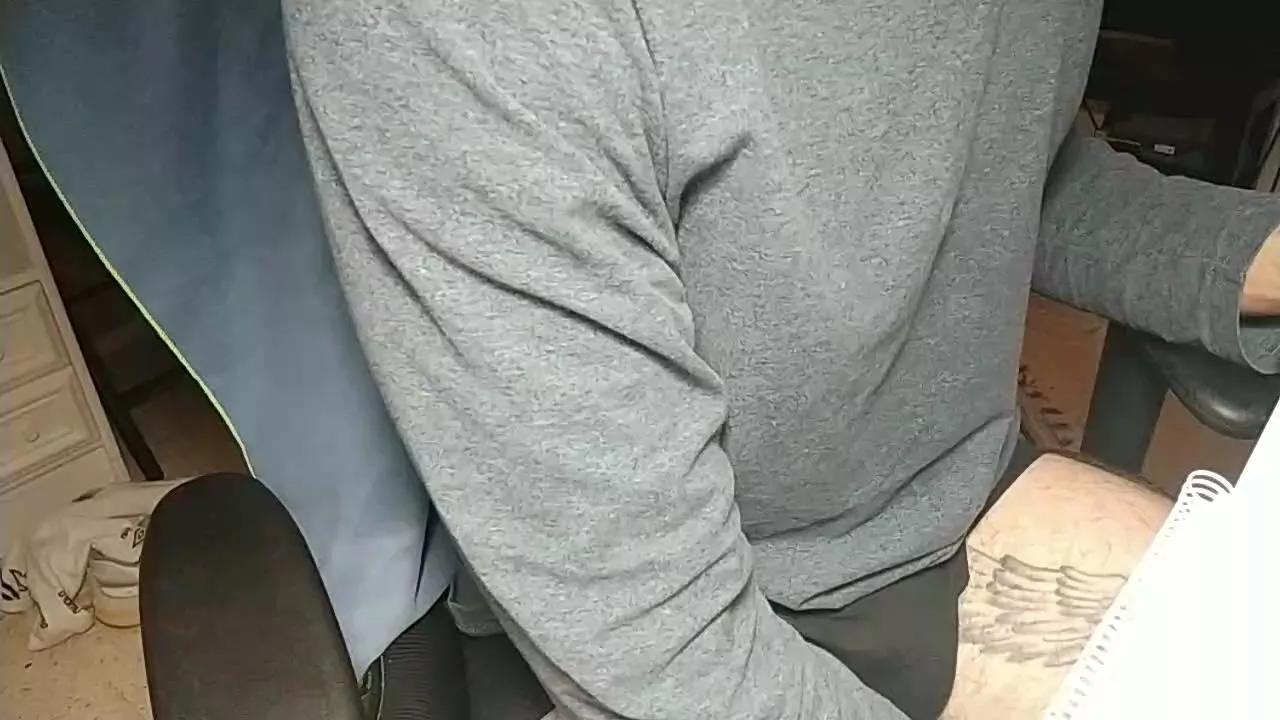 Ivancito83 on Cam4 