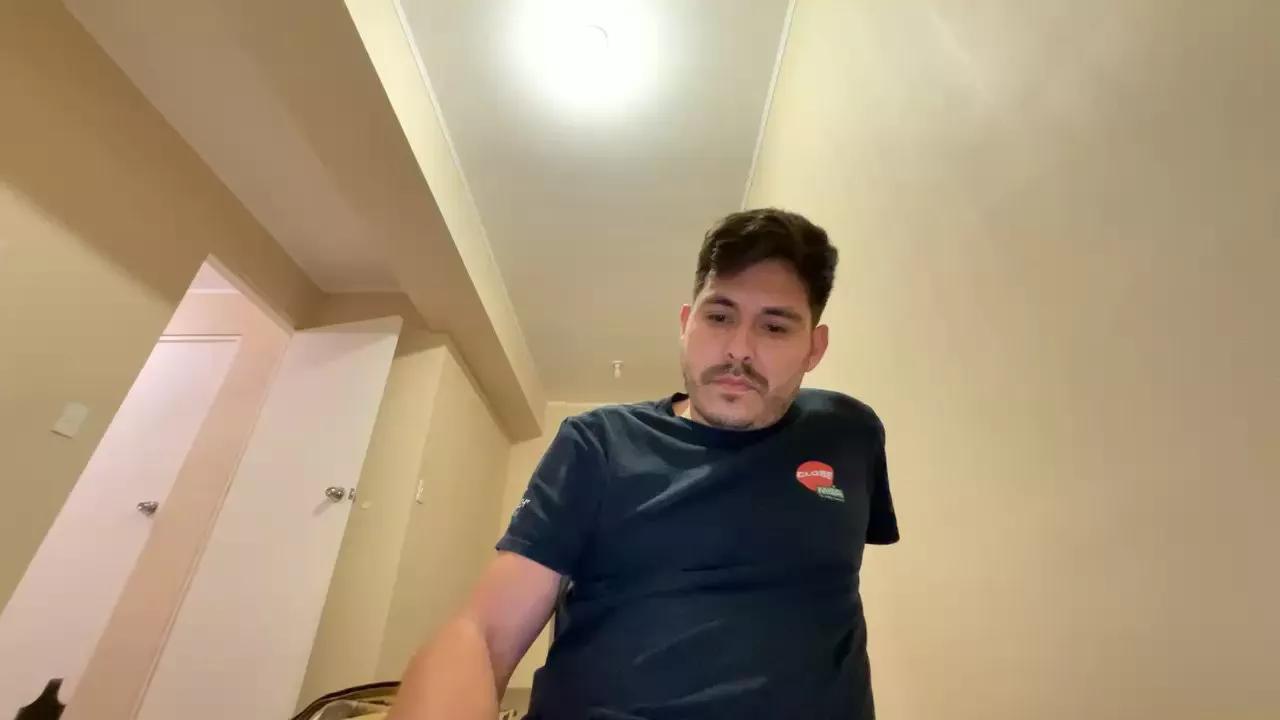 Javier00282 on Cam4 