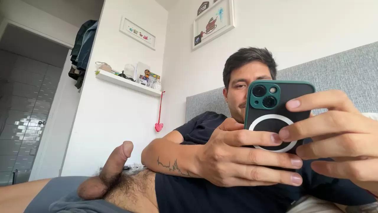 Javier00282 on Cam4 