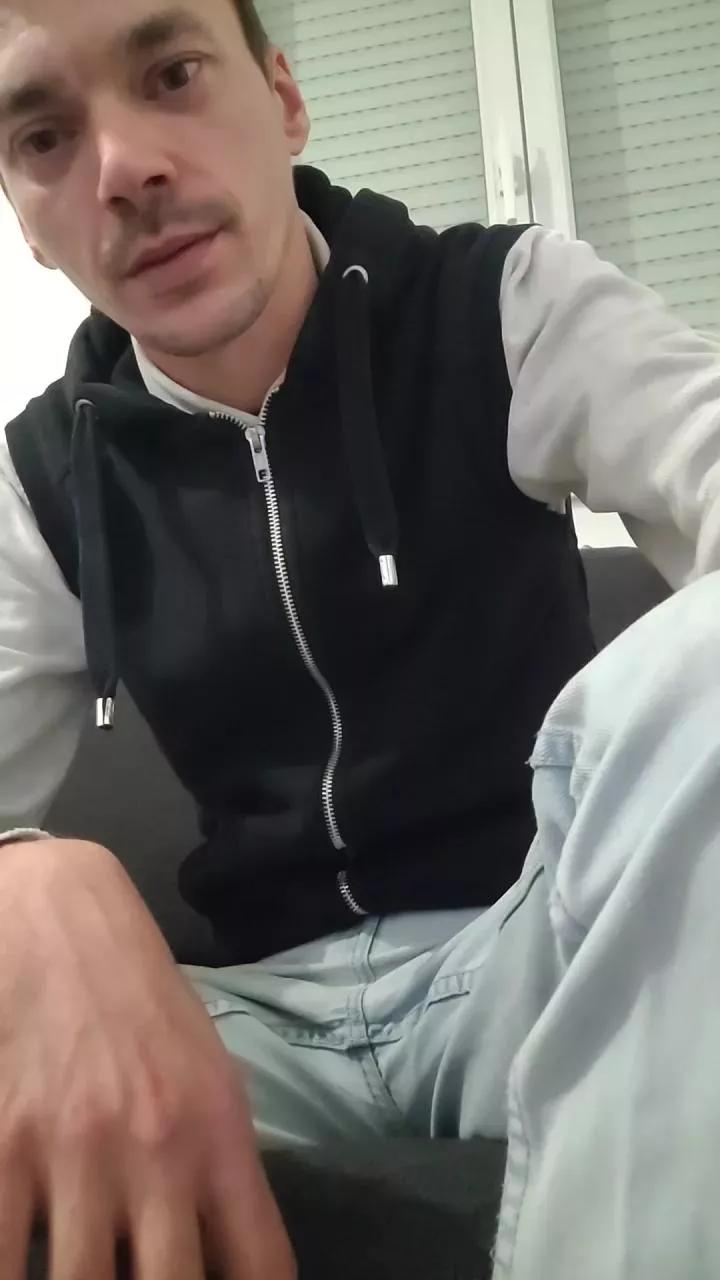 Jerjer42 on Cam4 