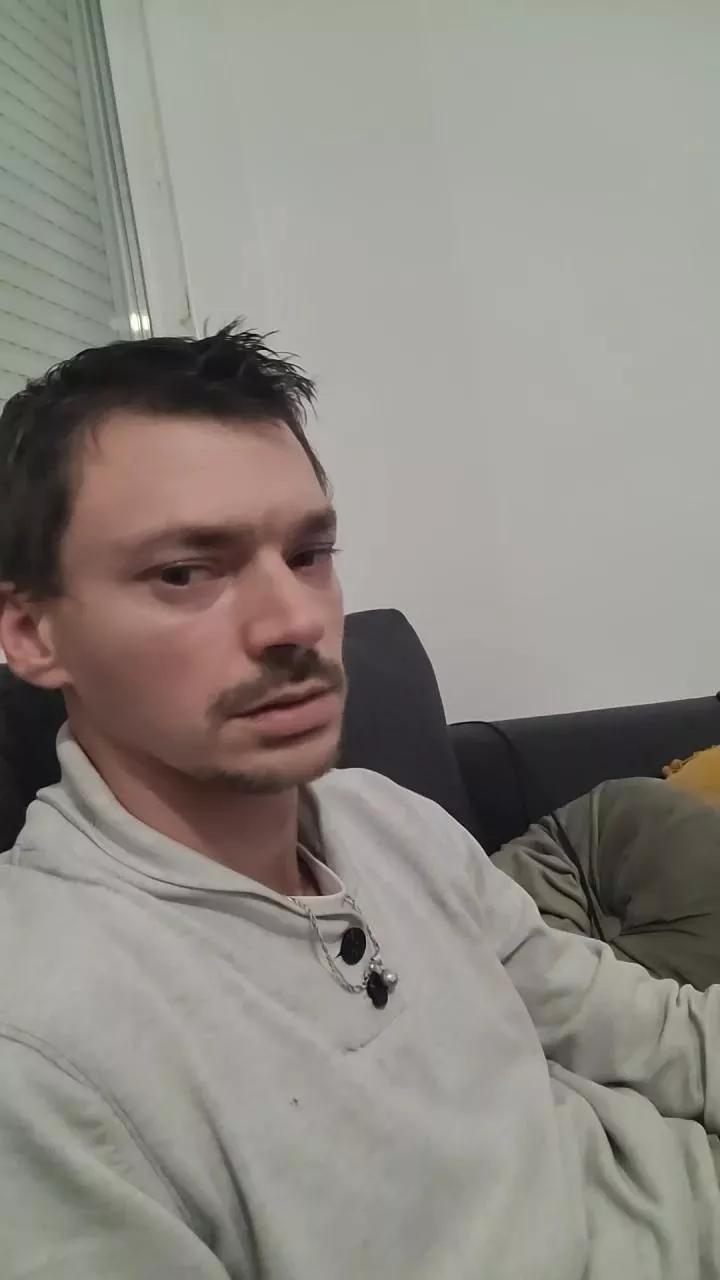Jerjer42 on Cam4 