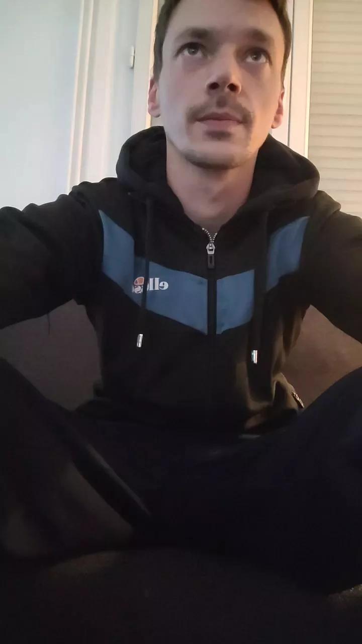 Jerjer42 on Cam4 