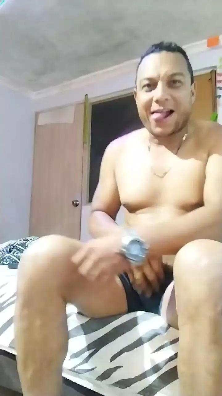 Juanchovergon22 on Cam4 