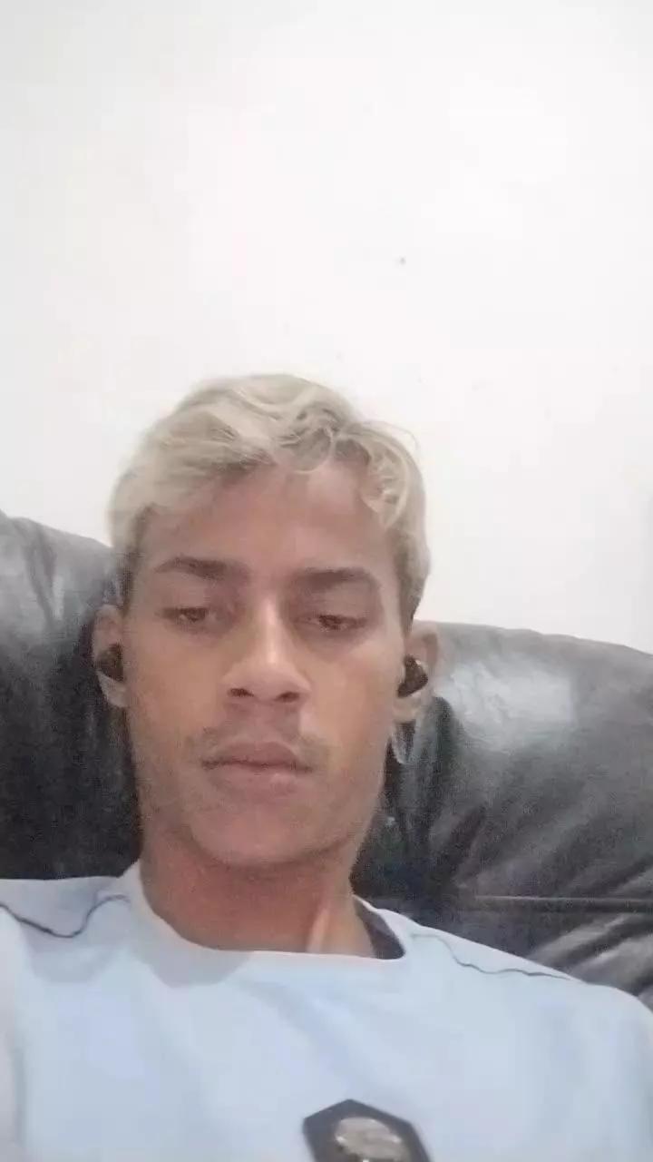 Julioassis on Cam4 